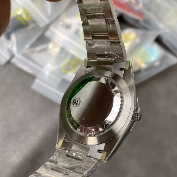 VS Factory Rolex Oyster Perpetual 41mm Yellow Dial Smooth Bezel Oyster Bracelet(124300) 1:1 Super Clone – DD3230 Movement
