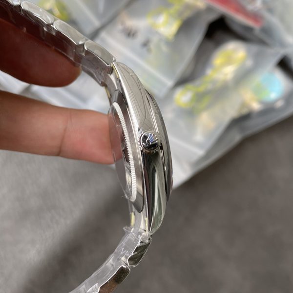VS Factory Rolex Oyster Perpetual 41mm Yellow Dial Smooth Bezel Oyster Bracelet(124300) 1:1 Super Clone – DD3230 Movement