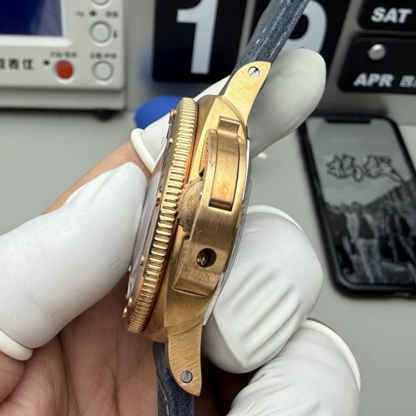 VS Factory Panerai Submersible 42mm Blue Dial Luminous Hour Markers and Dots Bronze Bezel(PAM01074) 1:1 Super Clone – DDP.900 Movement
