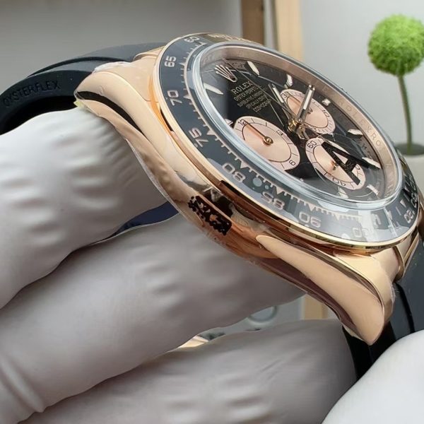 VS Factory Rolex Cosmograph Daytona Black Dial Everose Gold Rubber Strap (126515LN) 1:1 Super Clone – DD4131 Movement