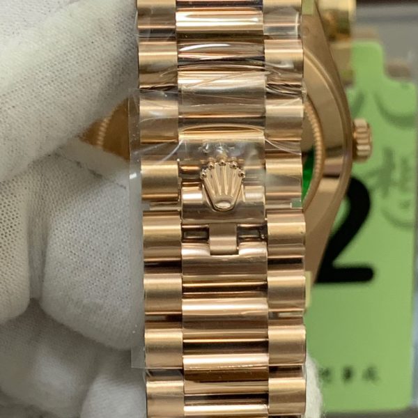 VS Factory Rolex Day-Date 40 Everose Gold White Baguette Diamond Dial (228235) V2 1:1 Super Clone – DD3255 Movement