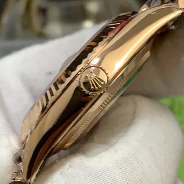 VS Factory Rolex Day-Date 40 Everose Gold White Baguette Diamond Dial (228235) V2 1:1 Super Clone – DD3255 Movement
