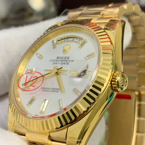 VS Factory Rolex Day-Date 40 Yellow Gold White Baguette Diamond Dial (228238) V2 1:1 Super Clone – DD3255 Movement