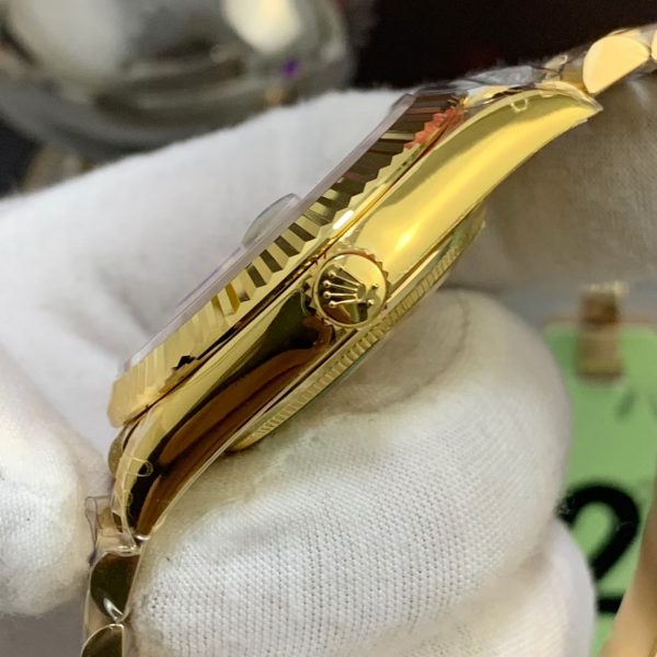 VS Factory Rolex Day-Date 40 Yellow Gold White Baguette Diamond Dial (228238) V2 1:1 Super Clone – DD3255 Movement