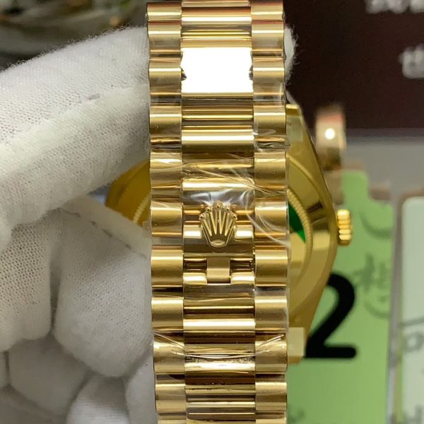 VS Factory Rolex Day-Date 40 Yellow Gold White Baguette Diamond Dial (228238) V2 1:1 Super Clone – DD3255 Movement