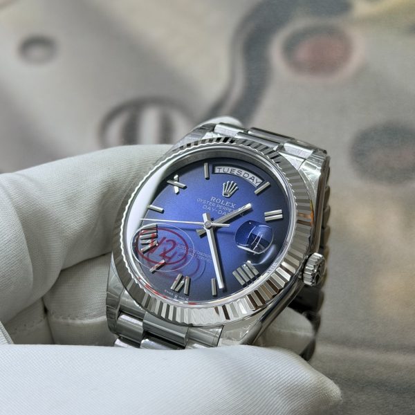 VS Factory Rolex Day-Date 40mm White Gold Gradient Blue Roman Dial (228239) 1:1 Super Clone – DD3255 Movement