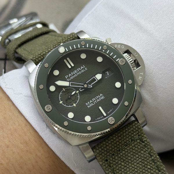 VS Factory Panerai Submersible Marina Militare 44mm Green Gradient Dial (PAM01697) 1:1 Super Clone – DDP.900 Movement