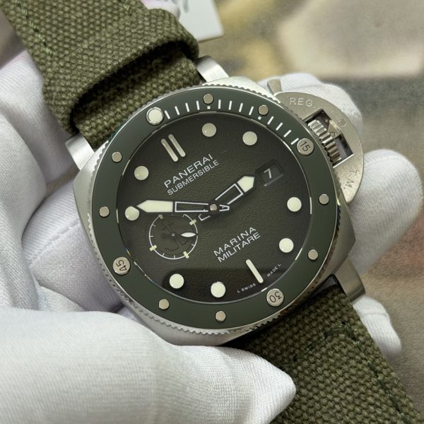 VS Factory Panerai Submersible Marina Militare 44mm Green Gradient Dial (PAM01697) 1:1 Super Clone – DDP.900 Movement