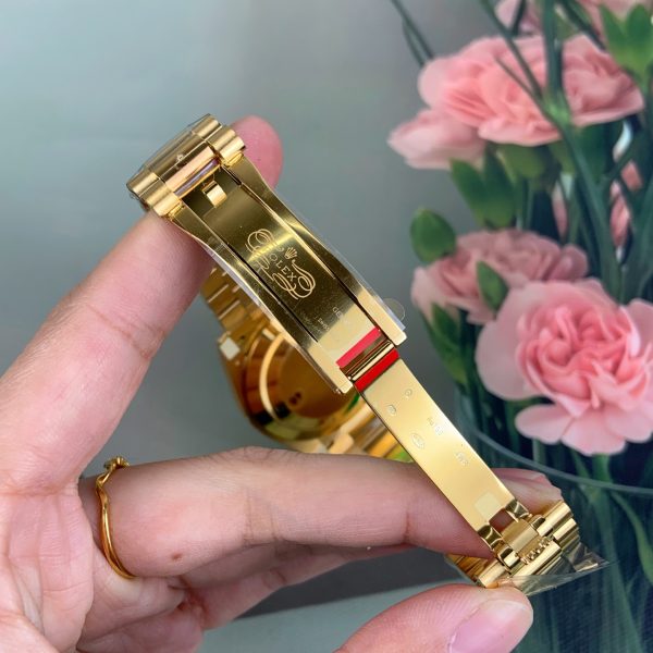 VS Factory Rolex Day-Date 40 Yellow Gold Black Baguette Diamond Dial (228238) V2 1:1 Super Clone – DD3255 Movement