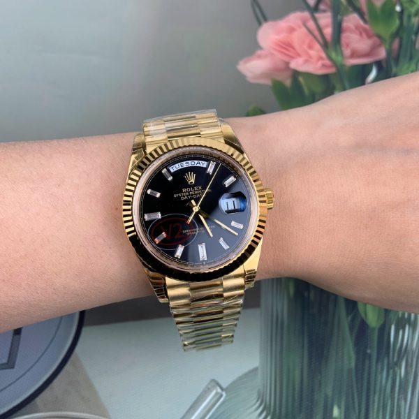 VS Factory Rolex Day-Date 40 Yellow Gold Black Baguette Diamond Dial (228238) V2 1:1 Super Clone – DD3255 Movement